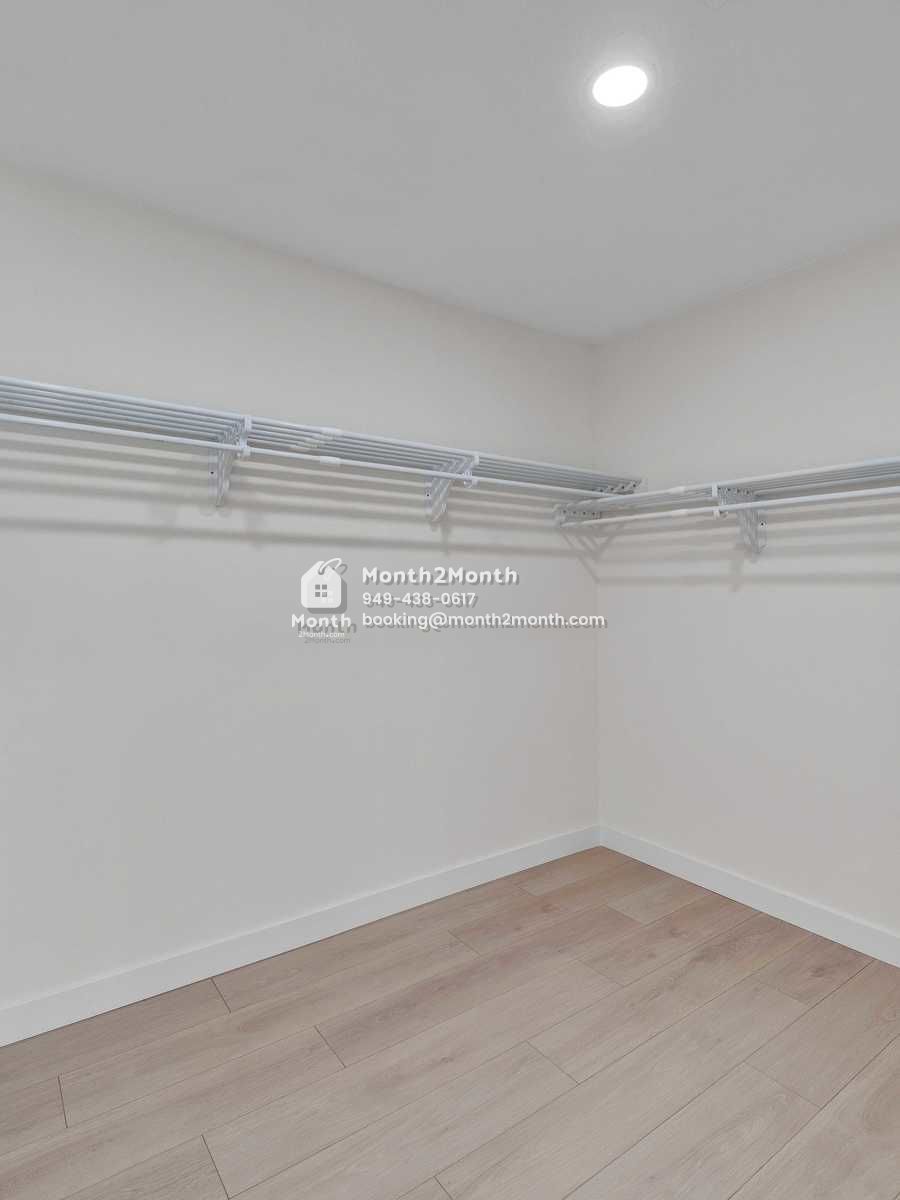 Portrait original 20260112113207 03c7812b indoor 60