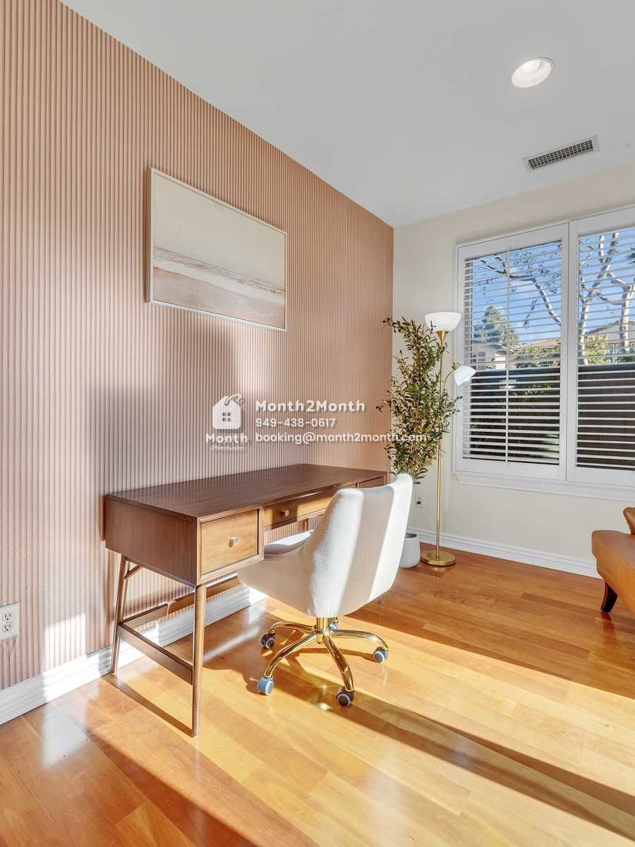 Portrait original 20260317114940 9a8a3c4e indoor 17